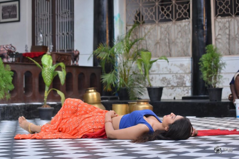 RX-100-Movie-Liplock-Stills